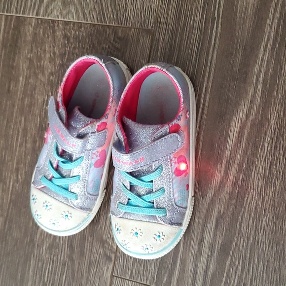 Airwalk LIGHT UP Toddler shoes - Size 8 Non marking Sneakers - Picture 1 of 6